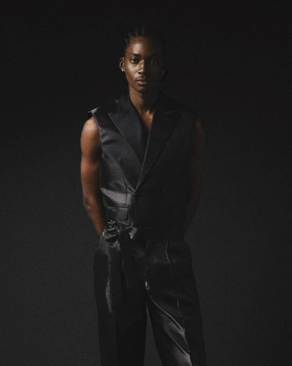 SLEEVELESS LIQUID SILK SUIT