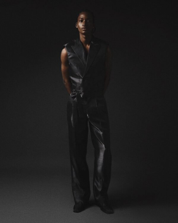 SLEEVELESS LIQUID SILK SUIT