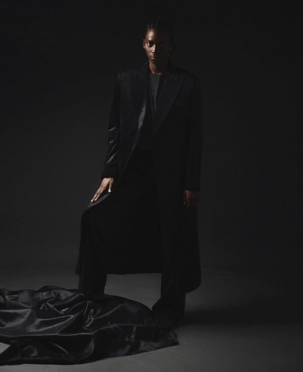 IMG_5666-2-scaled-e1732113557170-1.jpg VELVET DETAILED DOUBLE BREASTED OVERCOAT