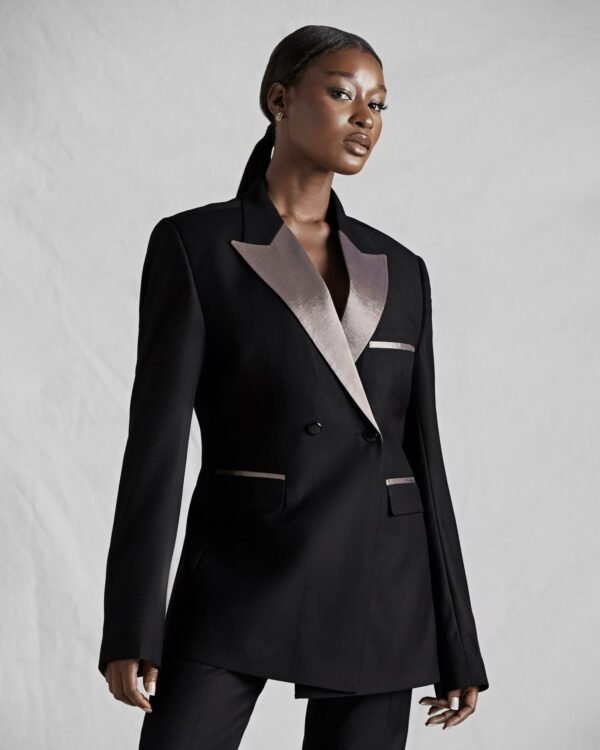 BLACK DETAILED SUIT